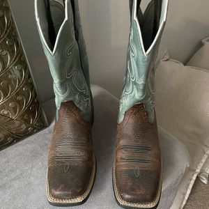 Size 7 Ariat Boots ladies